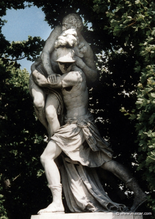 0736.jpg - 0736: Aeneas carrying his father Anchises. Schönbrunn Schloß.