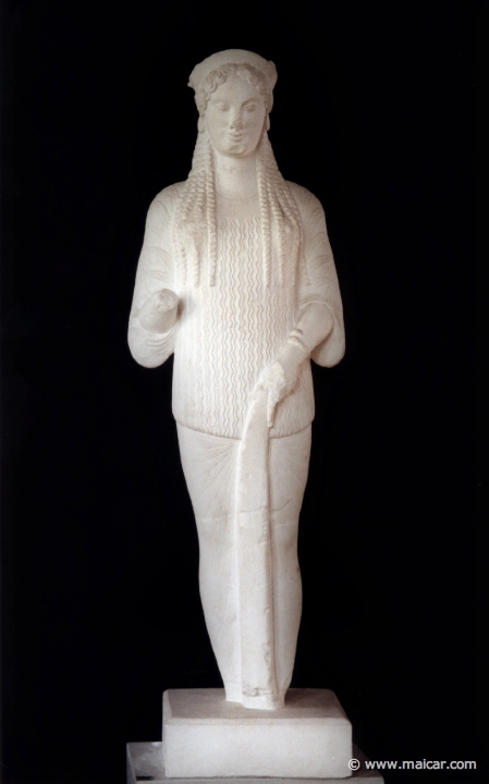 5410.jpg - 5410: Kore from Acropolis c. 515 BC. Marble original in Acropolis Museum, Athens. Antikmuseet, Lund.