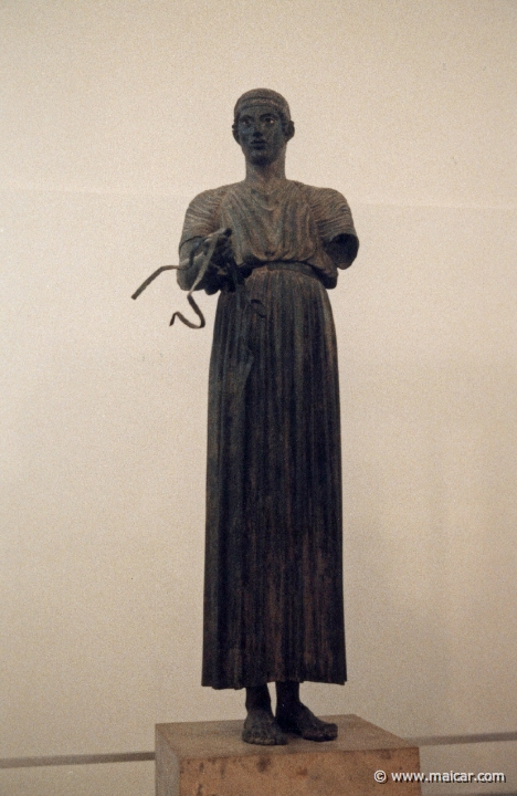 6009.jpg - 6009: Bronze statue of a charioteer belonging to a quadriga. Dedication of the Syracusean Polyzalos, brother of the tyrants Gelo and Hiero. Masterpiece of an unknown artist (about 478 BC). Archaeological Museum, Delphi.