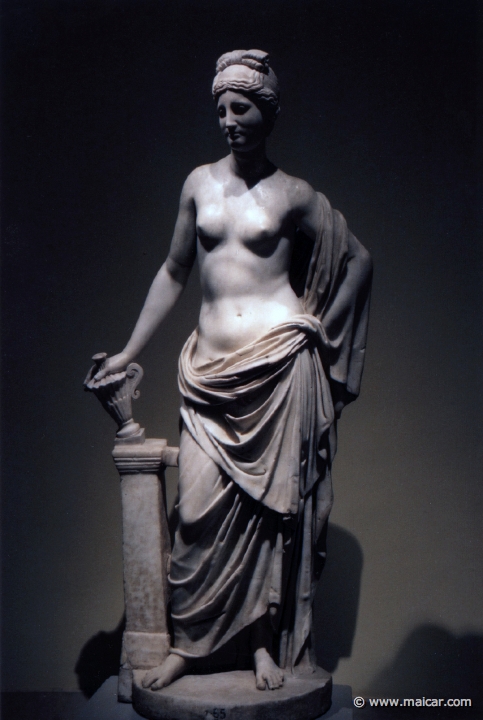 9714.jpg - 9714: Venus del pomo. Hacia 100-110 d.C. Copia romana de un original helenístico de hacia 150 a.C. Museo Nacional del Prado.
