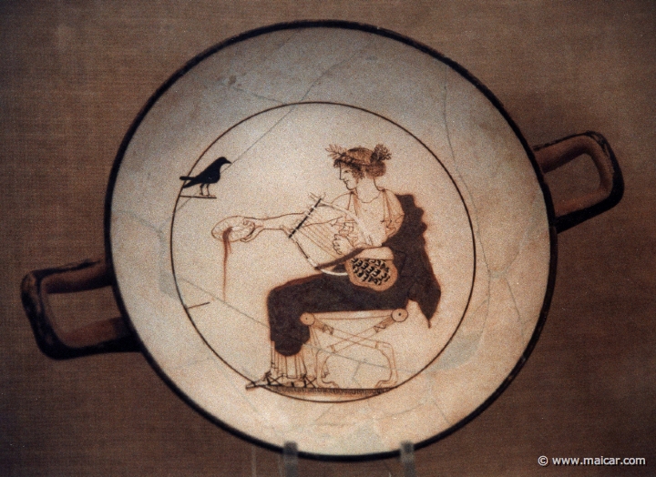 6038.jpg - 6038: White kylix (480-470 BC). Work of an Athenian unknown vase painter. Archaeological Museum, Delphi.