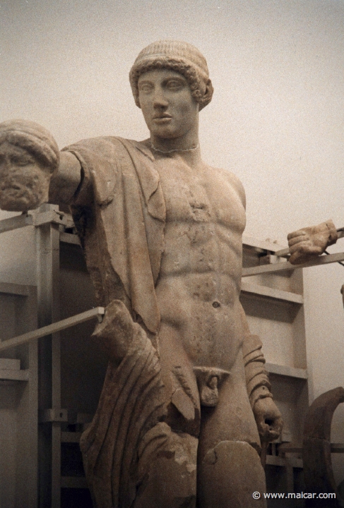 6714.jpg - 6714: West Pediment of the temple of Zeus: Apollo. Archaeological Museum, Olympia.