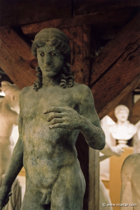 8818.jpg - 8818: Apollon, fra hus i Pompeii. Graesk/Romersk, 5./1. årh. f. Kr. Napoli, Museo Archeologico. Den Kongelige Afstøbningssamling, Copenhagen.