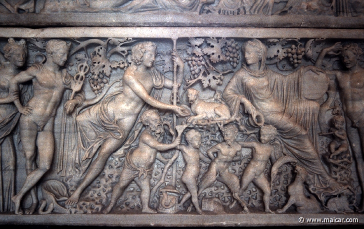 5016.jpg - 5016: Dionysos og Ariadne. Sarkofag pa via Appia. Ny Carlsberg Glyptotek, Copenhagen.