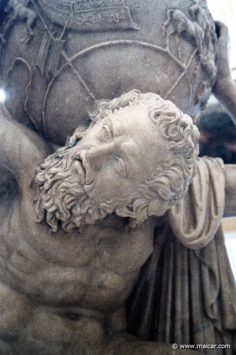 7135.jpg - 7135: Atlante sostiene la volta celeste. Collezione Farnese. National Archaeological Museum, Naples.