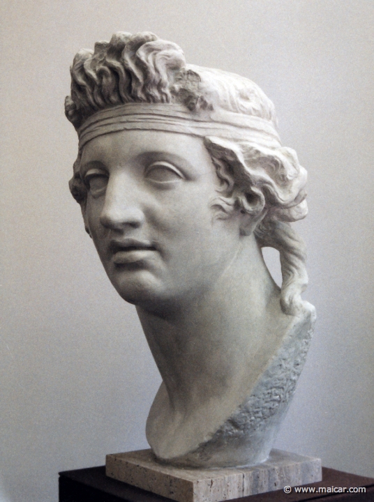 0335.jpg - 0335: Head of a statue, Smyrna, Kleinasien. 200 BC Leiden Rijksmuseum van Oudheden. Archaeologie Staatssamlung, Munich.
