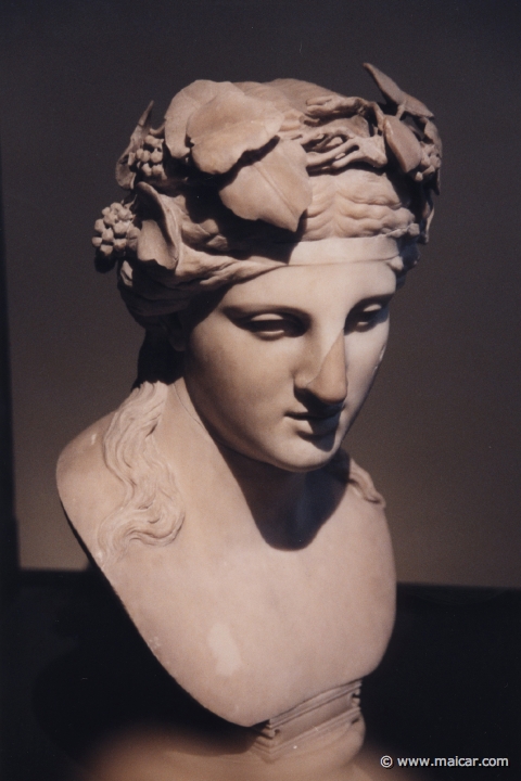 6912.jpg - 6912: Marmorbyst föreställande guden Dionysos. Skulpturen har sammanfogats av antika och moderna delar från 1700-talet. Medelhavsmuseet, Stockholm.