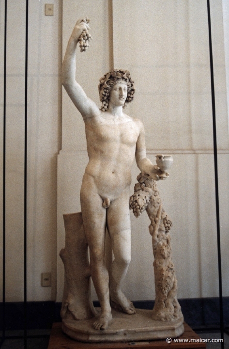 7007.jpg - 7007: Statua di Dioniso. Testa antica non pertinente. Corpo inspirato a modelli prassitelici. National Archaeological Museum, Naples.