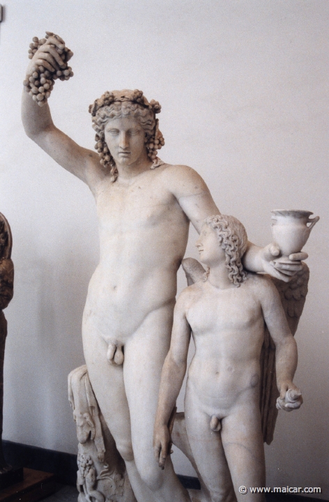 7013.jpg - 7013: Dioniso ed Eros. Rielaborazione del II secolo d.C. da originale della fine del IV secolo a.C. La testa di Dioniso non è pertinente. La testa di Eros è moderna. National Archaeological Museum, Naples.