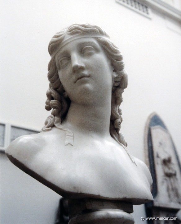 7804.jpg - 7804: John Gibson 1790-1866: Helen of Troy. Marble. Victoria and Albert Museum, London.