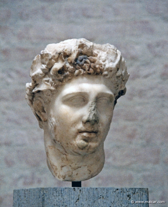 0212.jpg - 0212: Kopf einer Statue des Herakles. Kranz aus Blättern der Pappel. Freie Kopie nach griechischem Vorbild (330/320 v. Chr.) 1. Jh. n. Chr. Glyptothek, München.