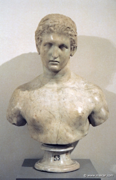 9703.jpg - 9703: Busto de Heracles. Copia romana fragmentaria de un original de Escopas (siglo IV a.C.) conocido como «Heracles Lansdowne». Museo Nacional del Prado.