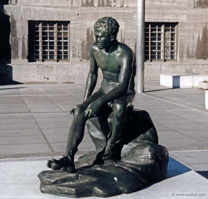 2208.jpg - 2208: Hermes, outside Pergamon Museum, Berlin.