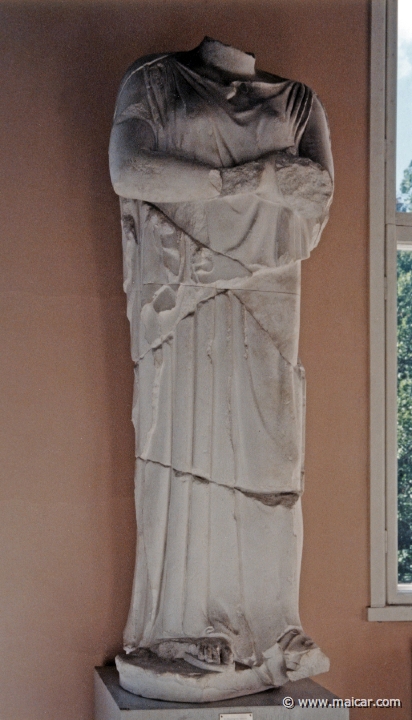 5303.jpg - 5303: Hippodameia, daughter of Oinomaos, from east pediment of the Temple of Zeus at Olympia, c. 460 BC. Antikmuseet, Lund.