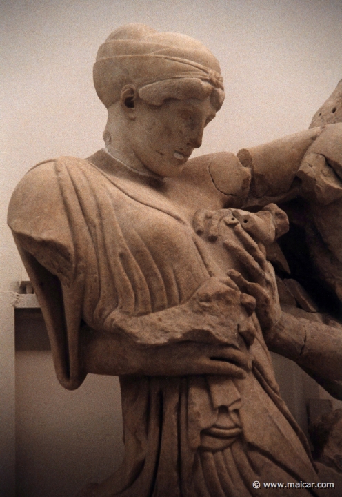6738.jpg - 6738: West Pediment of the temple of Zeus: Peirithous’ bride Deidameia. Archaeological Museum, Olympia.