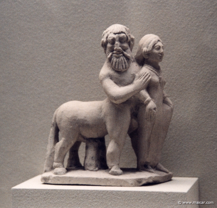 5607.jpg - 5607: Centaure et nymphe. Amathonte. 600-450 avant J.-C. Musée d'Art et d'Histoire, Genève.