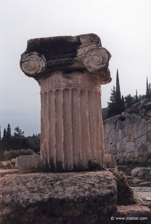 5928.jpg - 5928: Ionic column in Delphi.