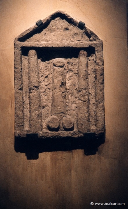 7302.jpg - 7302: Fallo di tufo, inserito in un tempietto in antis. Pompei I secolo d.C. National Archaeological Museum, Naples.