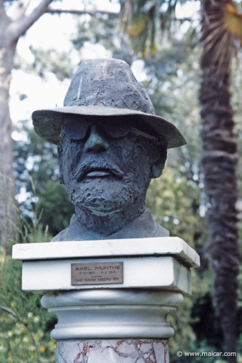 7511.jpg - 7511: Bust of Axel Munthe, 1857-1949. Axel Munthe's Villa San Michele, Capri.