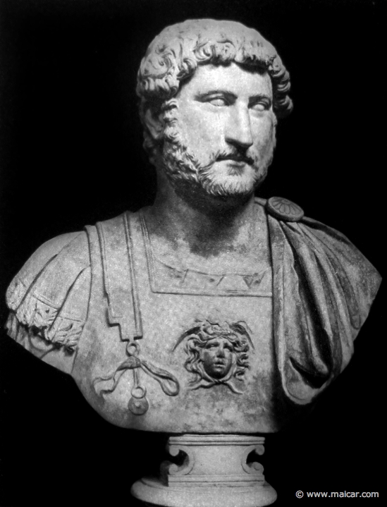 hek247b.jpg - hek247b: Büste des Hadrian. Neapel, Nationalmuseum. Die Bildniskunst der Griechen und Römer, von Anton Hekler (1912).