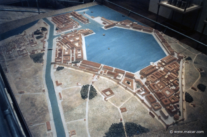 5738.jpg - 5738: Ostia. Port. Maquette à l’échelle 1:500. Pina Naitana (s’inspire de celle créée en 1937). Musée Rath, Genève.