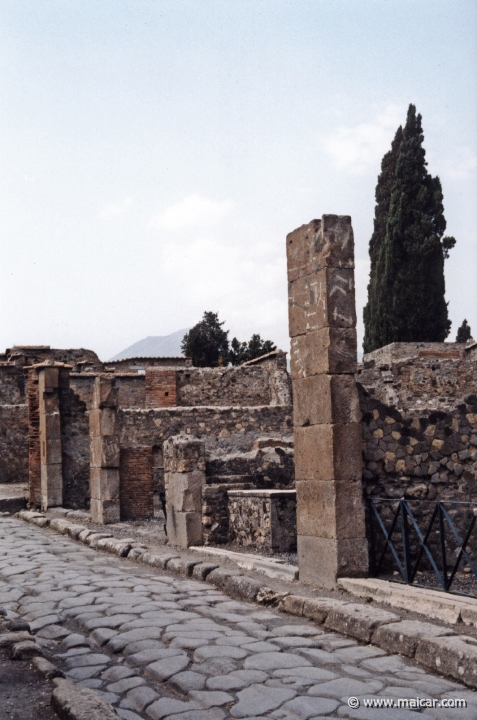 7413.jpg - 7413: Street in Pompeii.