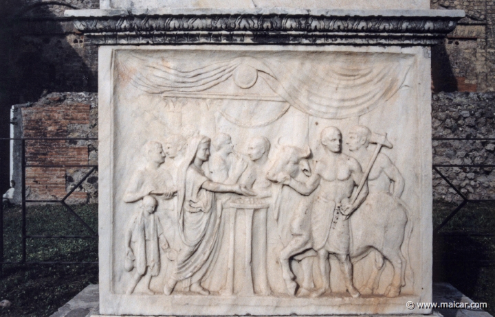 7421.jpg - 7421: Altar. Temple of Vespasian. Pompeii.