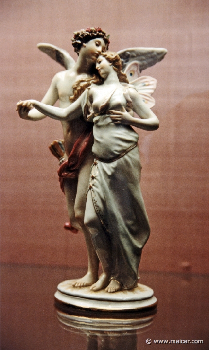 3409.jpg - 3409: Die ideale Liebe. Gustave Deloy. Porzellan ca. 1890-95. Museum für Kunst und Gewerbe, Hamburg.