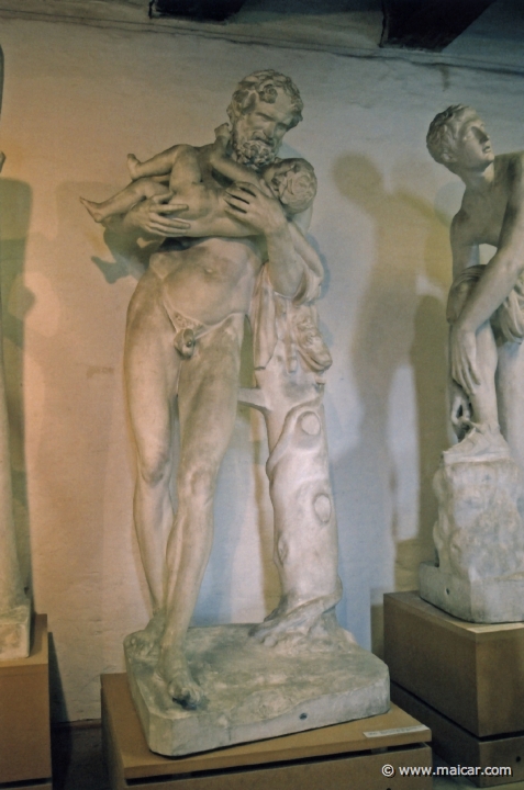 8719.jpg - 8719: Silén med Dionysosbarnet. Fundet 1594. Graesk, sen 4. årh f.Kr. (Rom kopi) Paris, Louvre. Den Kongelige Afstøbningssamling, Copenhagen.