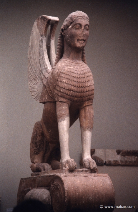 6029.jpg - 6029: Sphinx de la colonne des Naxiens, 570-560 avant J.-C.). Archaeological Museum, Delphi.