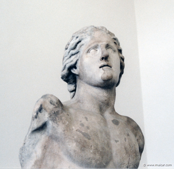 2121.jpg - 2121: Triton. Vielleicht Giebelfigur eines Tempel 350-320 v. Chr. Marmor. Pergamon Museum, Berlin.
