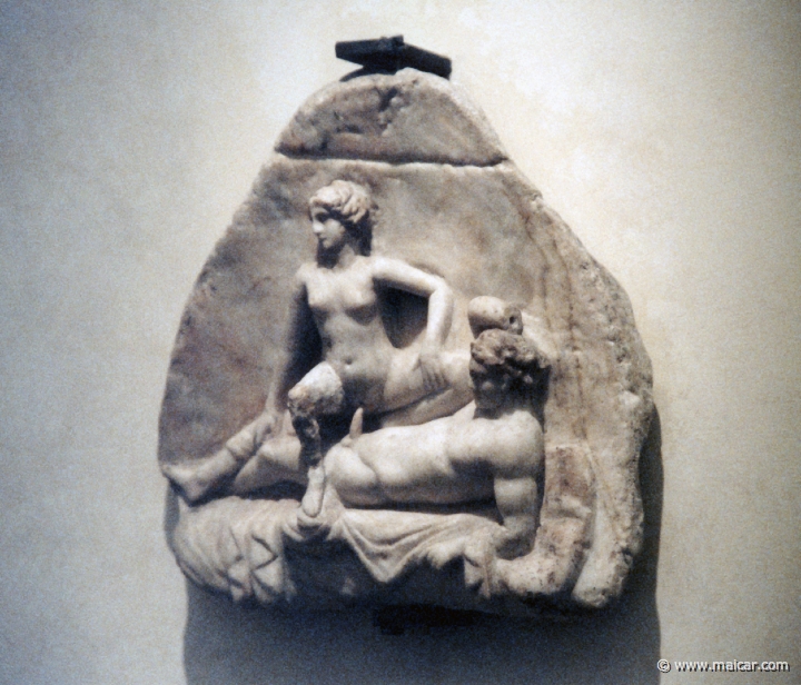 7229.jpg - 7229: Bassorilievo marmoreo con scena erotica. Pompei (VII 7,18) caupona. Intorno alla metà del I secolo d.C. National Archaeological Museum, Naples.