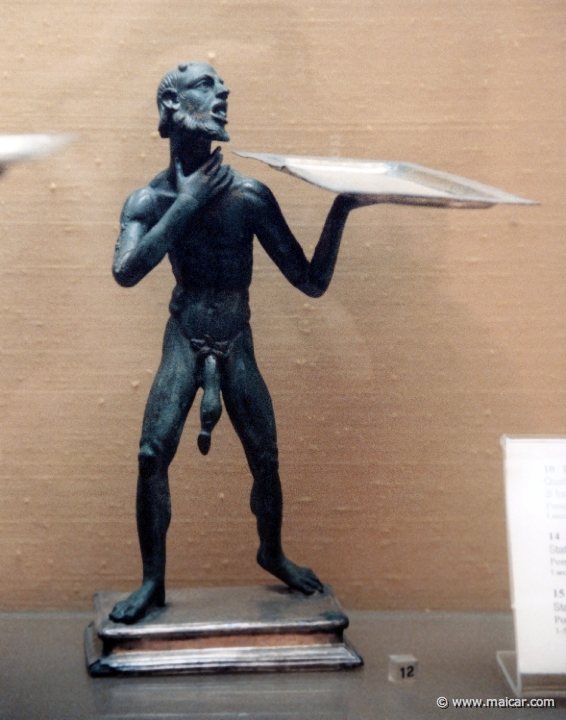 7233.jpg - 7233: Quattro statuette bronzee caricaturali di venditori ambulanti di focacce (placentarii). Pompei (I 7,10-12), casa dell’Efebo I secolo d.C. National Archaeological Museum, Naples.