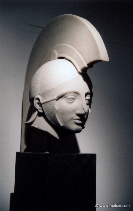 9302.jpg - 9302: Warrior from the Temple of Athena at Aegina. Marmorversion på Glyptothek, München. Her afstöbning i Kunstmarmor udfört 1980. The Thorvaldsen Museum, Copenhagen.