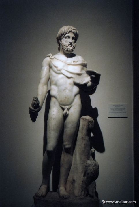 9728.jpg - 9728: Júpiter portador de la égida. Siglo II d.C. Imagen romana de Júpiter inspirada de una imagen de Zeus del siglo V a.C. Museo Nacional del Prado.