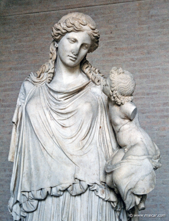 0224.jpg - 0224: Eirene mit dem kleinen Plutus. Kopie nach einer Kultstatue des Kephisodot auf dem Markplatz von Athen (um 370 v. Chr.). Glyptothek, München.
