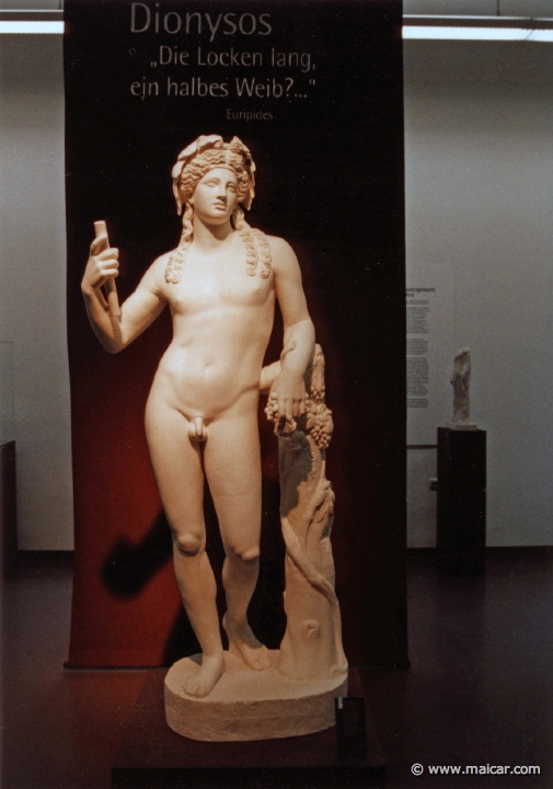 0329.jpg - 0329: Bacchus Richelieu. Roman marble copy from a Greek original, 320 BC. Louvre. Archaeologie Staatssamlung.