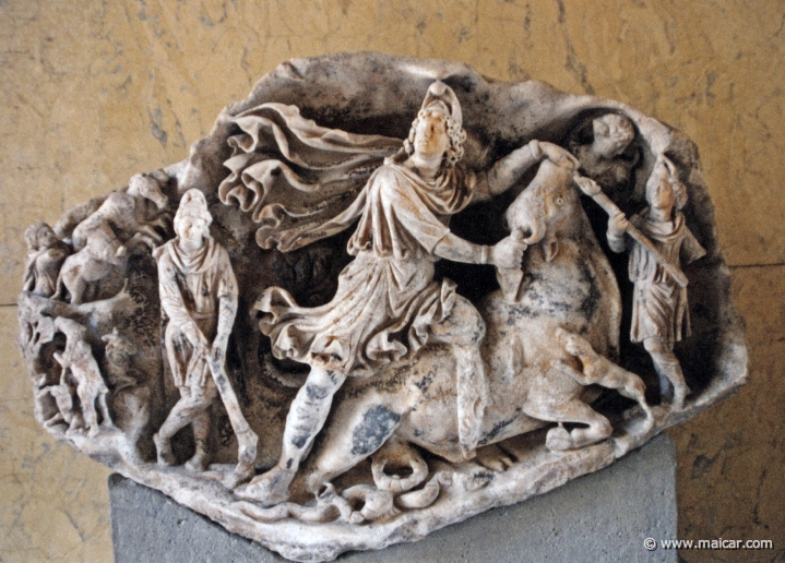 0713.jpg - 0713: Stieropfer des Mithras 2 Jh. n. Kr. Künsthistorische Museum, Wien.