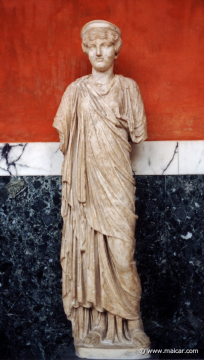 1633.jpg - 1633: Isis. Roman statue. Ny Carlsberg Glyptotek, Copenhagen.