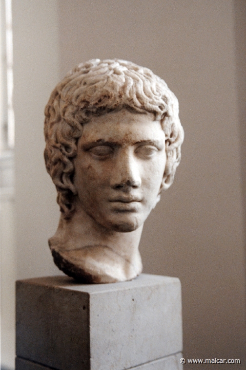 2130.jpg - 2130: Triptolemos? Ende 5 Jh. v. Chr. Römische Kopie. Pergamon Museum, Berlin.