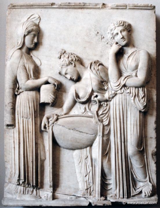 2131.jpg - 2131: Medea und die Töchter des Pelias, 420-410 v. Chr. Pergamon Museum, Berlin.