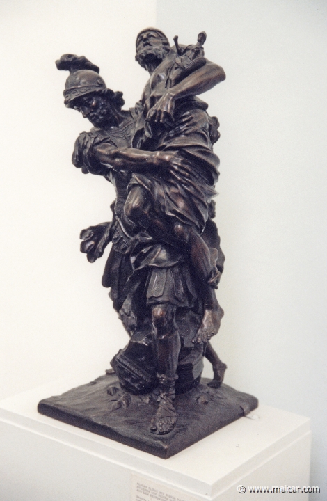 3333.jpg - 3333: Aeneas flieht mit seinem vater Achises und seinem Sohn Ascanius aus dem brennenden Troja. 1. Drittel des 18 Jhr. nach der Marmorgruppe von Jean-Pierre Lepautre 1660-1744. Museum für Kunst und Gewerbe, Hamburg.