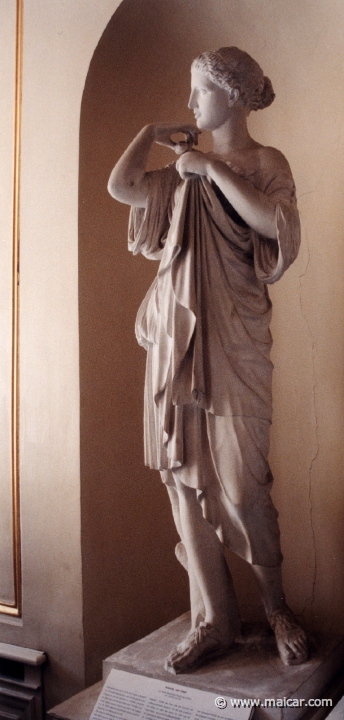 3622.jpg - 3621: Artemis von Gabii. Ein werk des Praxiteles aus Athen um 350/30 vor Chr. Landesmuseum Oldenburg, Das Schloß.