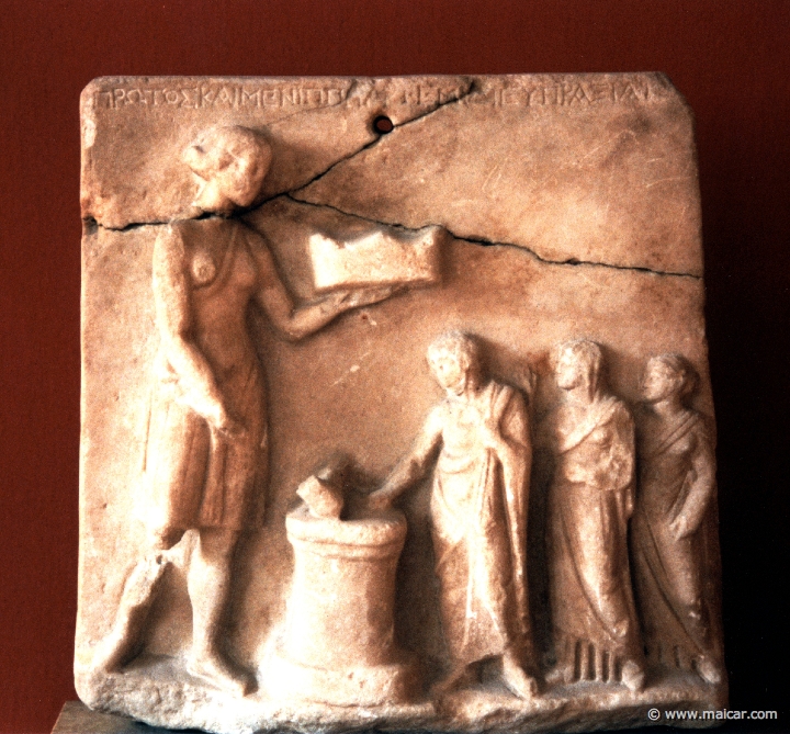 5112.jpg - 5112: Artemis og tre Adoranter. Tyndaris paa Sicilien, 2 aarh. f. Kr. Ny Carlsberg Glyptotek, Copenhagen.