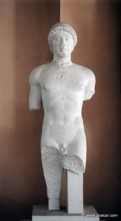 5318.jpg - 5318: Kouros, from Mount Ptoon, Boeotia, c. 500 BC. Marble original in National Museum, Athens. Antikmuseet, Lund.