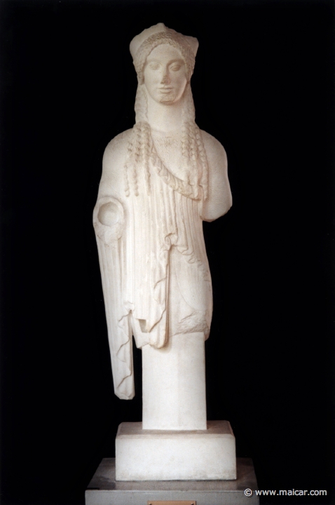 5409.jpg - 5409: Kore from Acropolis c. 510 BC. Marble original in Acropolis Museum, Athens. Antikmuseet, Lund.