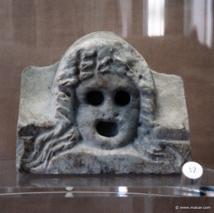 5717.jpg - 5717: Antéfixe en masque de théâtre. 2e siècle? Musée d'Art et d'Histoire, Genève.