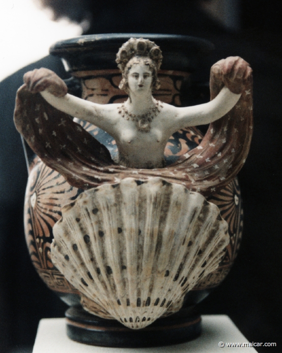 5720.jpg - 5720: Péliké. Aphrodite naissant d’une coquille. Apulie, entourage du peintre de Darius vers 330 J.-C. Musée d'Art et d'Histoire, Genève.