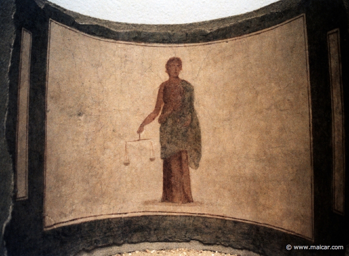 5821.jpg - 5821: La parque Lachésis tenant la balance. Ostia Antica, réserves du Musée. 135-140 après J.-C. Fresque. Musée Rath, Genève.