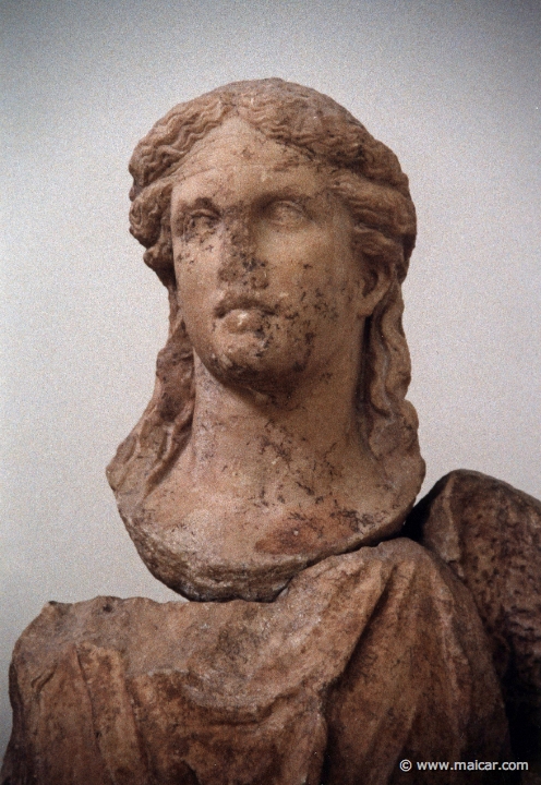 6003.jpg - 6003: Statue d’Apollon Citharède provenant du fronton du temple d’Apollon. Seconde moitié du IV siècle avant J.-C. Archaeological Museum, Delphi.